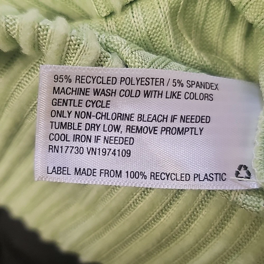 Wild Fable Women's Ribbed & Deep V-Neck LS Soft & Cozy Green Crop Top